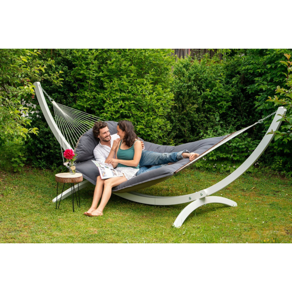 druzinska-zunanja-viseca-mreza-s-palicami-fat-hammock-taupe-2523-2 kot da ste na svoji domači postelji. Viseča mreža se lahko obrača