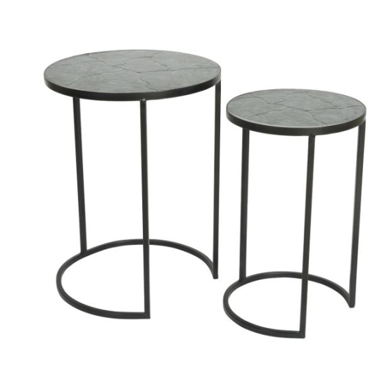 Vaasa stranski mizici.Mere večje mizice: višina 54 cm / premer 40 cmMere male mizice: višina 48.5cm / premer 30 cmDekoracija: marmorni mozaik.