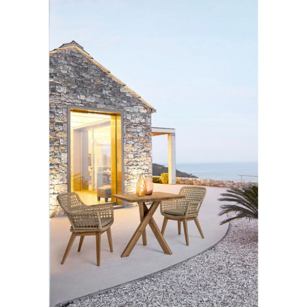 kovinski-stol-bizzotto-homemotion-madison-bez-3163414-1 s svojim videzom pa bo izgledal odlično na vašem vrtu ali terasi.