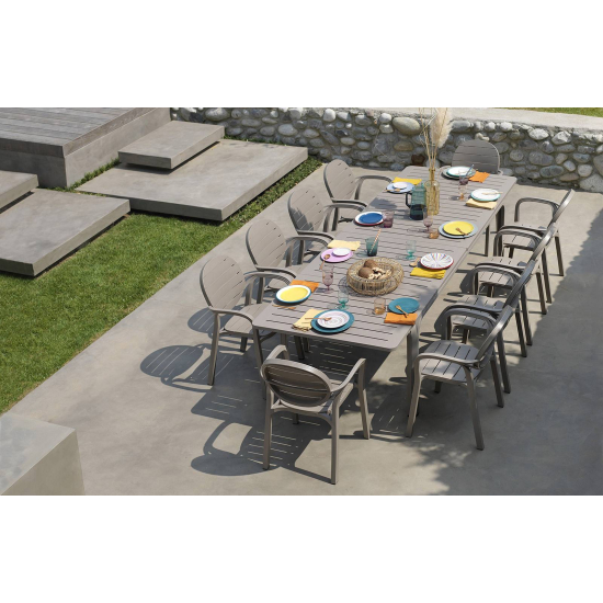 za vrtne garniture po vaših željah. Miza je v mediteranski bela/tortora barvni kombinaciji.