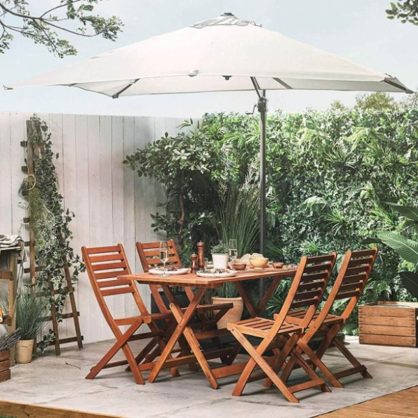 sencnik-vonhaus-roma-3432839-1 5m je odlična izbira za senco in zaščito pred soncem. Spreminjate lahko naklon in razpon senčnika ter uživate v svežem zraku s