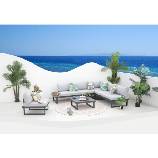 kovinska-vrtna-garnitura-mq-potenza-3163342-1 ki jo sestavlja en ssamostojni fotel in sestavljava vrtna klop iz dveh delov. Vrtna