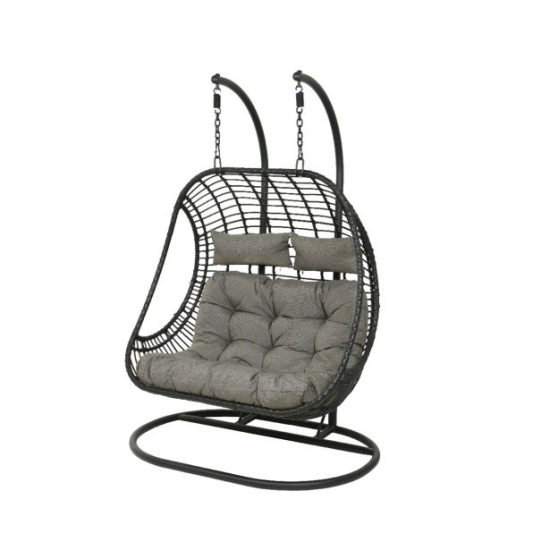 Viseči stol Deloris Riga je zaradi svoje velikosti lahok tudi vrtna gugalnica