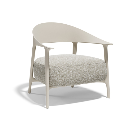 Vondom Africa lounge chair je še en vrhunski izdelek priznane kolekcije Africa, ki jo je ustvaril nagrajeni oblikovalec Eugeni Quitllet. Njegova oblikovalska filozofija temelji na elegantni preprostosti, ergonomiji in brezčasni estetiki.