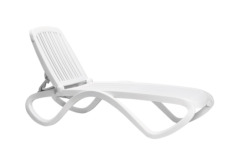 Ležalnik TROPICO, bianco Vrtni ležalnik Tropico s perforacijo vzporednih črt v beli barvi. Po želji ga lahko dopolnite s senčnikom ali blazino.